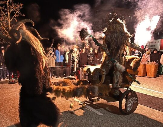 Perchtenlauf beim Schanzenwirt